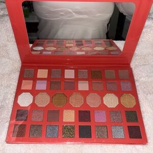 NEW PARIS HILTON 39 PC FACE & EYE PALETTE